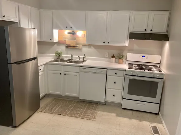 118 N 18th St APT 2, Chesterton, IN 46304