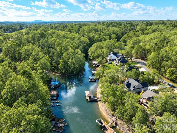 1090 N Saunders Dr, Catawba, NC 28609