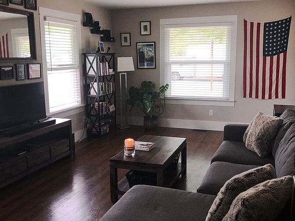 5th image of 310 Louviers Ave