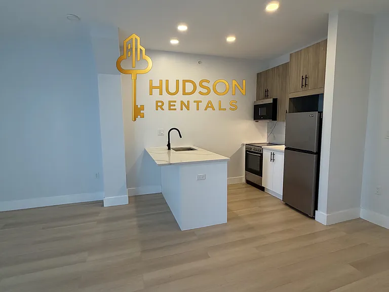314-316 Forrest St #602 — Photo 3
