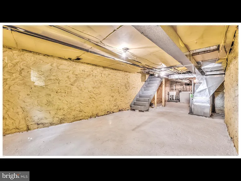 1209 S Ellwood Ave — Photo 28