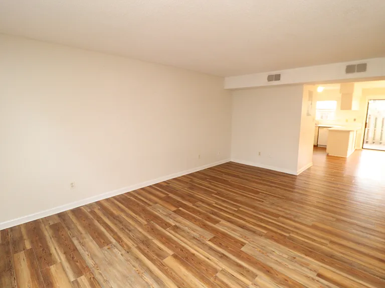 1260 Donaldson Ct — Photo 2