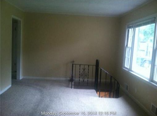 3rd image of 10006 Bellaire Ave