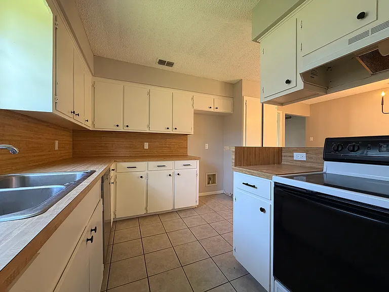 1618 Cheyenne St — Photo 6