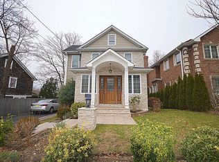 75 Steamboat Rd, Great Neck, NY 11024