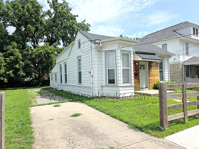 2602 Essex Ave — Photo 18