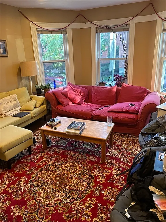 4 bed, 1.5 bath, 1300 sqft, $4,700 — Photo 2