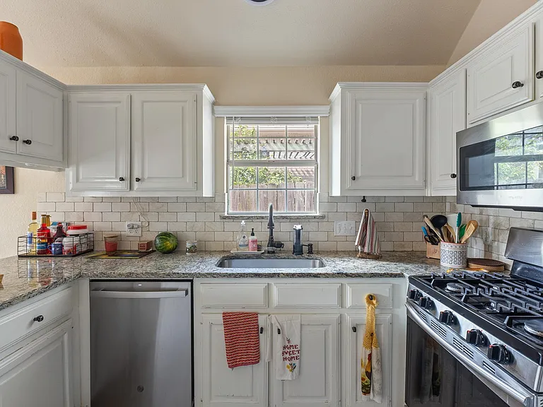 2305 Raintree Path — Photo 15