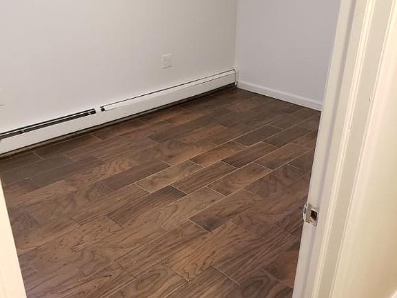 2nd image of 1622 Van Buren St APT 2