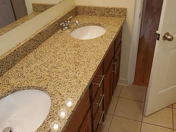 4th image of 6235 S Woodlawn Ave #2