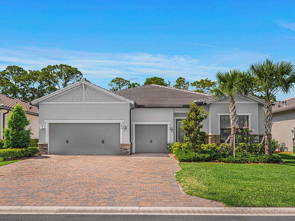 1st image of 632 SE Villandry Way
