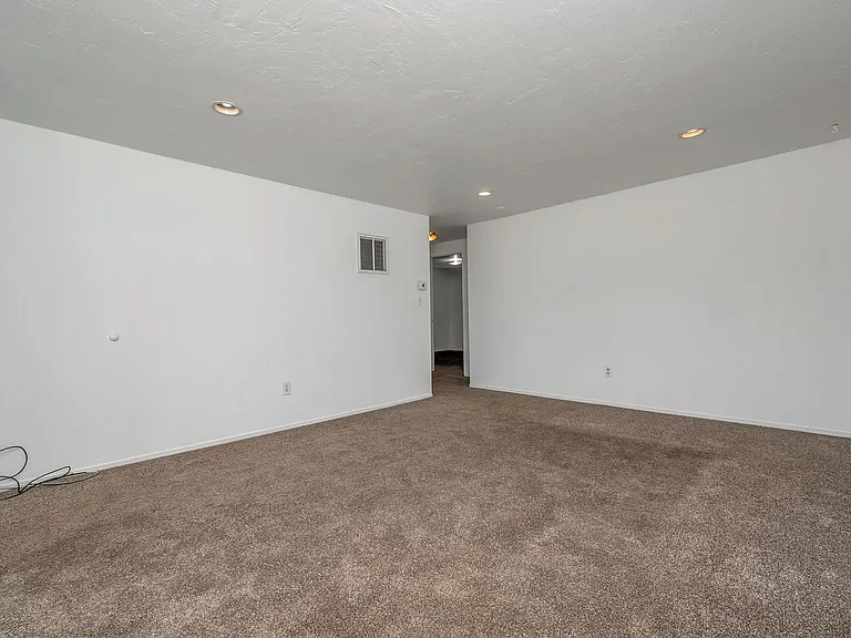 8228 S 1750 W — Photo 8