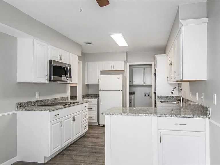 2808 Golfing Green Dr — Photo 11