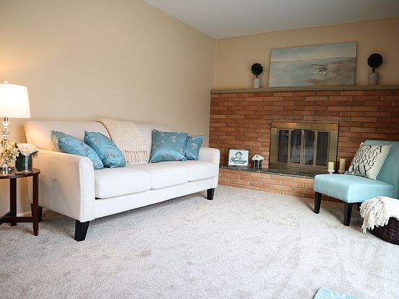 4th image of 120 Haviland Ct