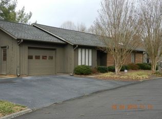 101 Stonemoor Dr, Winston Salem, NC 27104