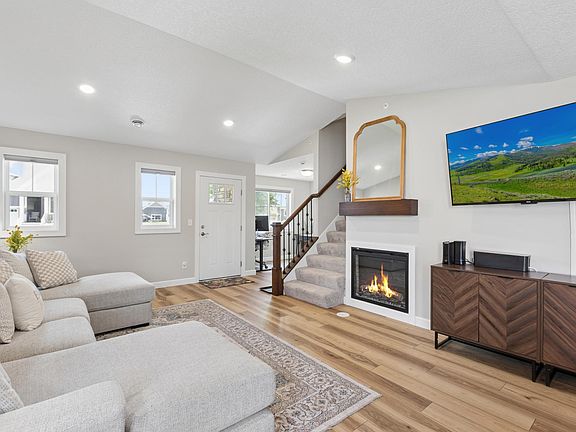5th image of 6986 Lancaster Way NE