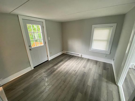 4th image of 972 Bedford St Floor 2