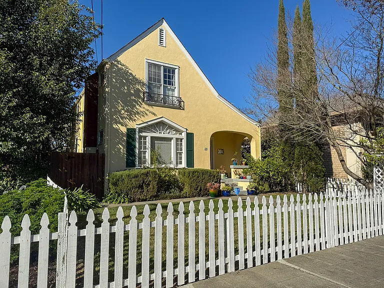 385 Coombs St — Photo 25