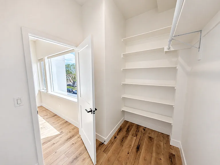 3833 N Newport St — Photo 8