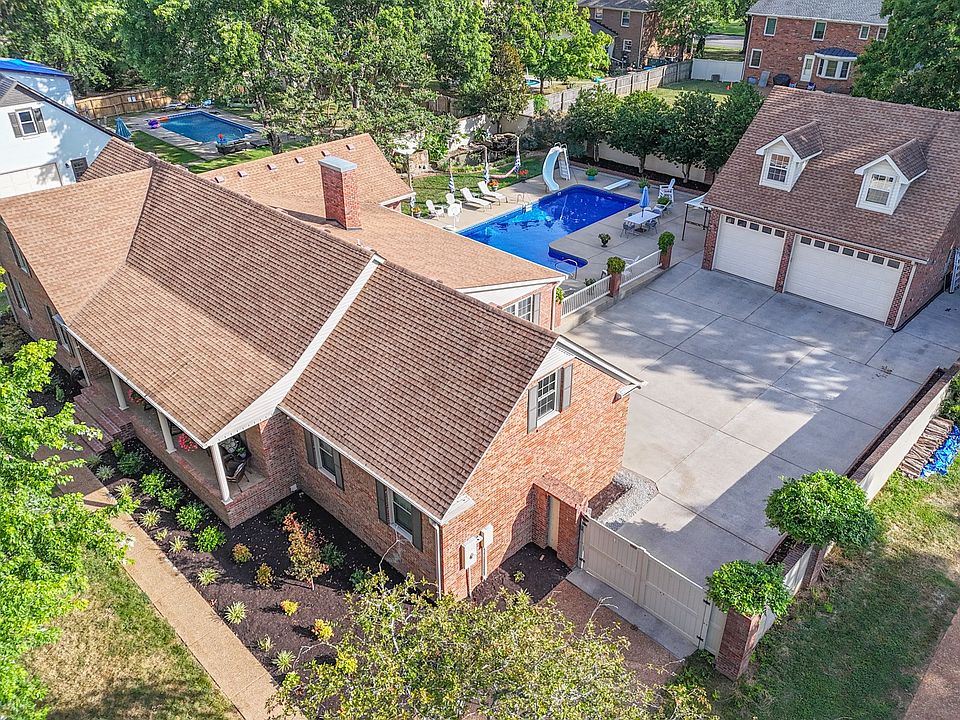 1st image of 1907 Somerset Dr