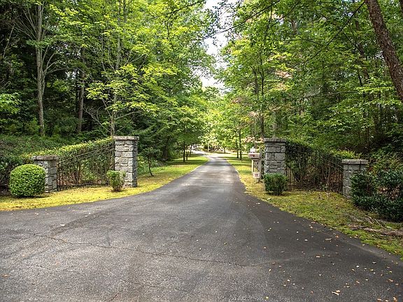 2nd image of 954 Chenocetah Dr
