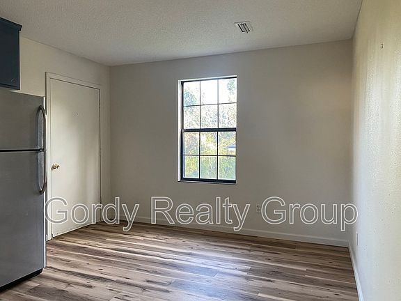 4th image of 2764 Wynn St