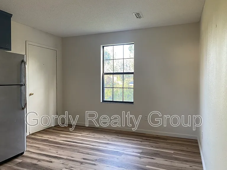 2764 Wynn St — Photo 4