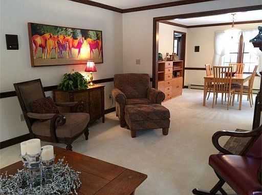 5th image of 2 Carriage House Dr