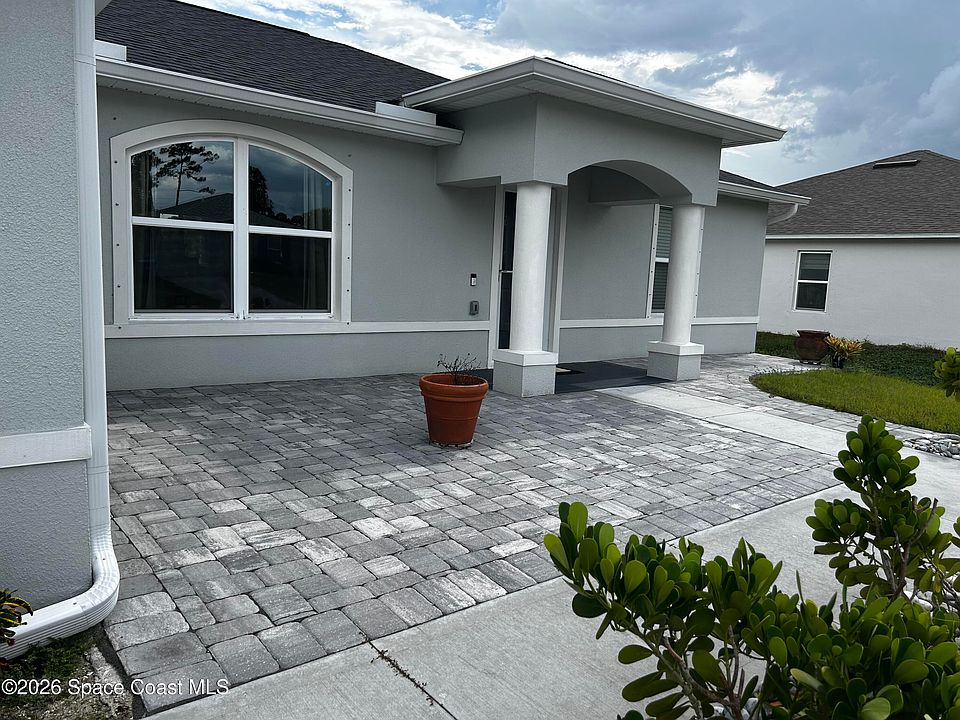 1st image of 598 Brickell St SE