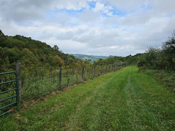 120 Sutherland Rd, Galax, VA 24333