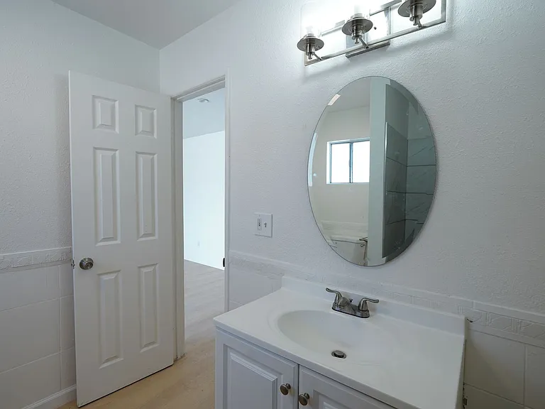 1443 N Riverside Ave — Photo 32