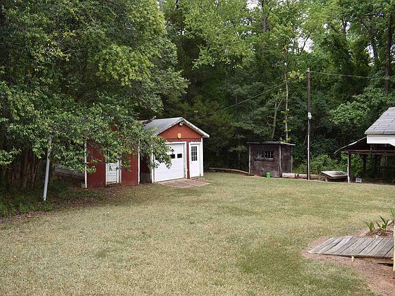3rd image of 2441 N Lake Dr