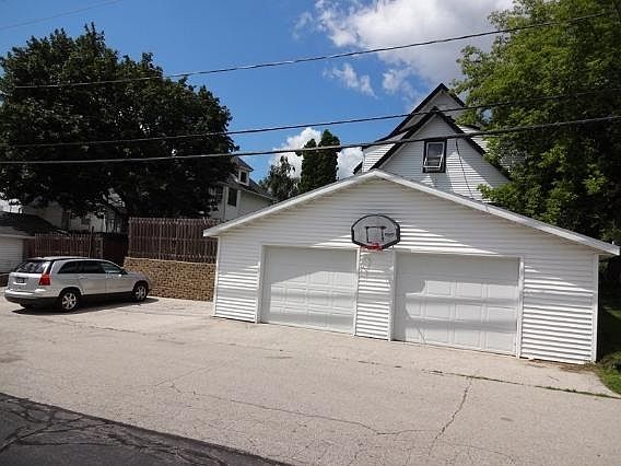 2nd image of 135 N 8th Ave #3