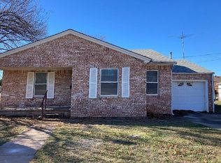 215 S Fannin St, Henrietta, TX 76365