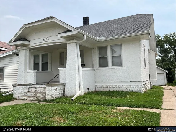 2513 N 49th St, Omaha, NE 68104