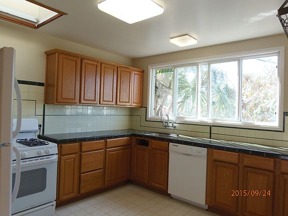 4th image of 447 Country Club Dr
