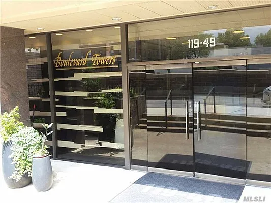 Rented by Voro, LLC | media 24