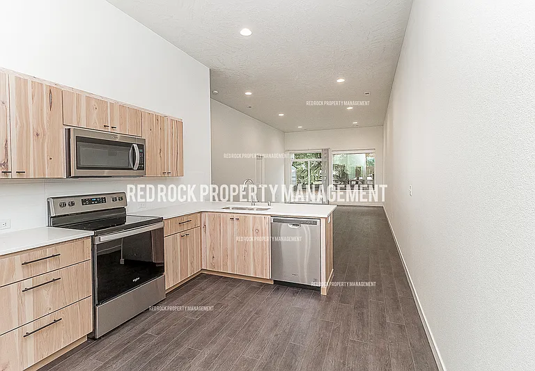 610 S Crescent Ln — Photo 1