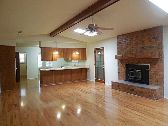 3rd image of 409 Tierra Berrenda Dr