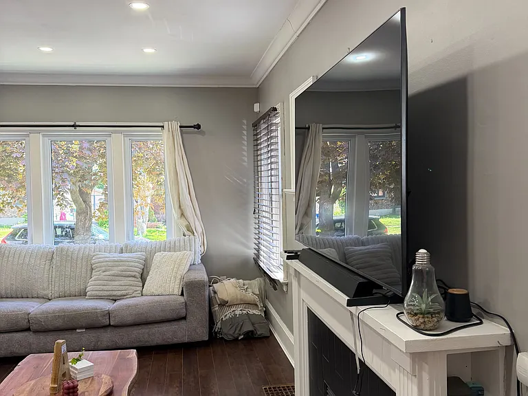 94 Roxborough Ave — Photo 8