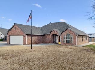911 E 14th St, Cushing, OK 74023