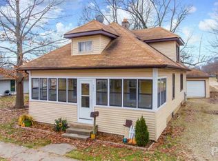 307 Monroe St, Henry, IL 61537