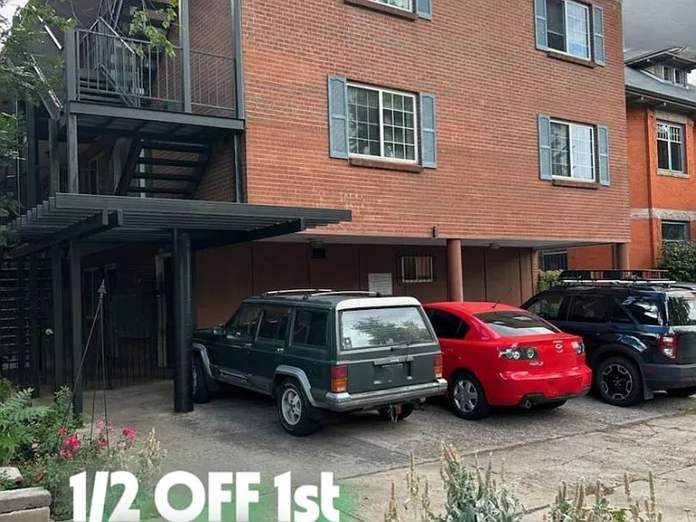 1455 N High St St Charles Apartments — Photo 10