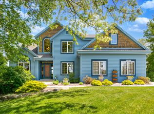 W274N6490 Oak Hill Ct, Sussex, WI 53089