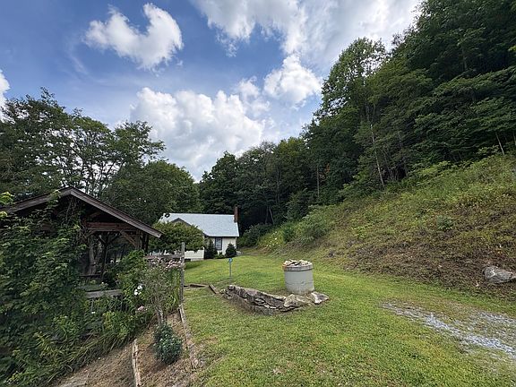 4th image of 355 Cole Hollow Rd