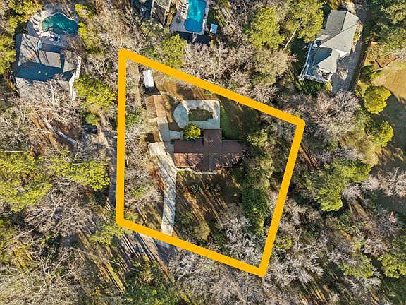 4th image of 110 Parkwood Dr