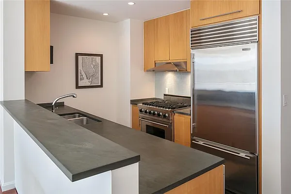 Sold by R New York | media 4
