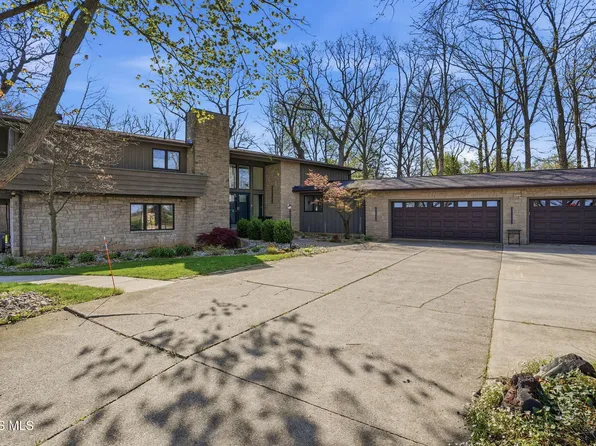16620 Mitchell Rd, Bowling Green, OH 43402