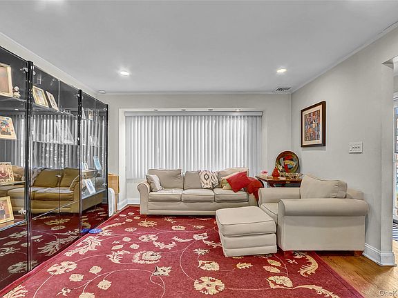 4th image of 2070 Beverly Way