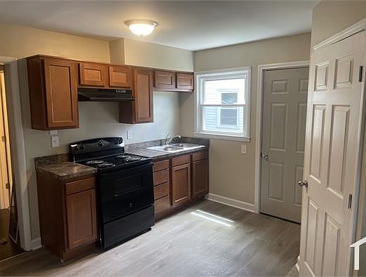 3rd image of 313 N 43rd St